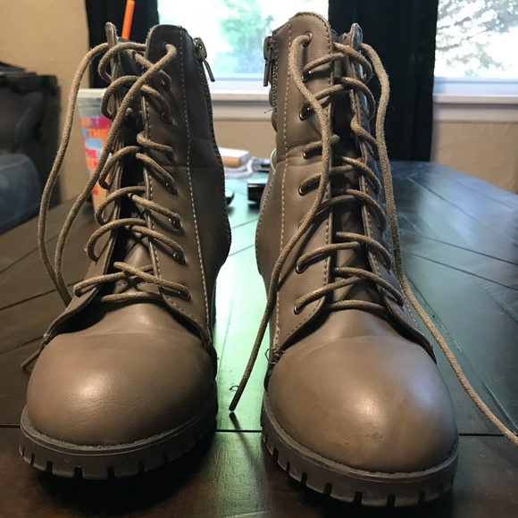 Gray heeled boot!! - Picture 2 of 4